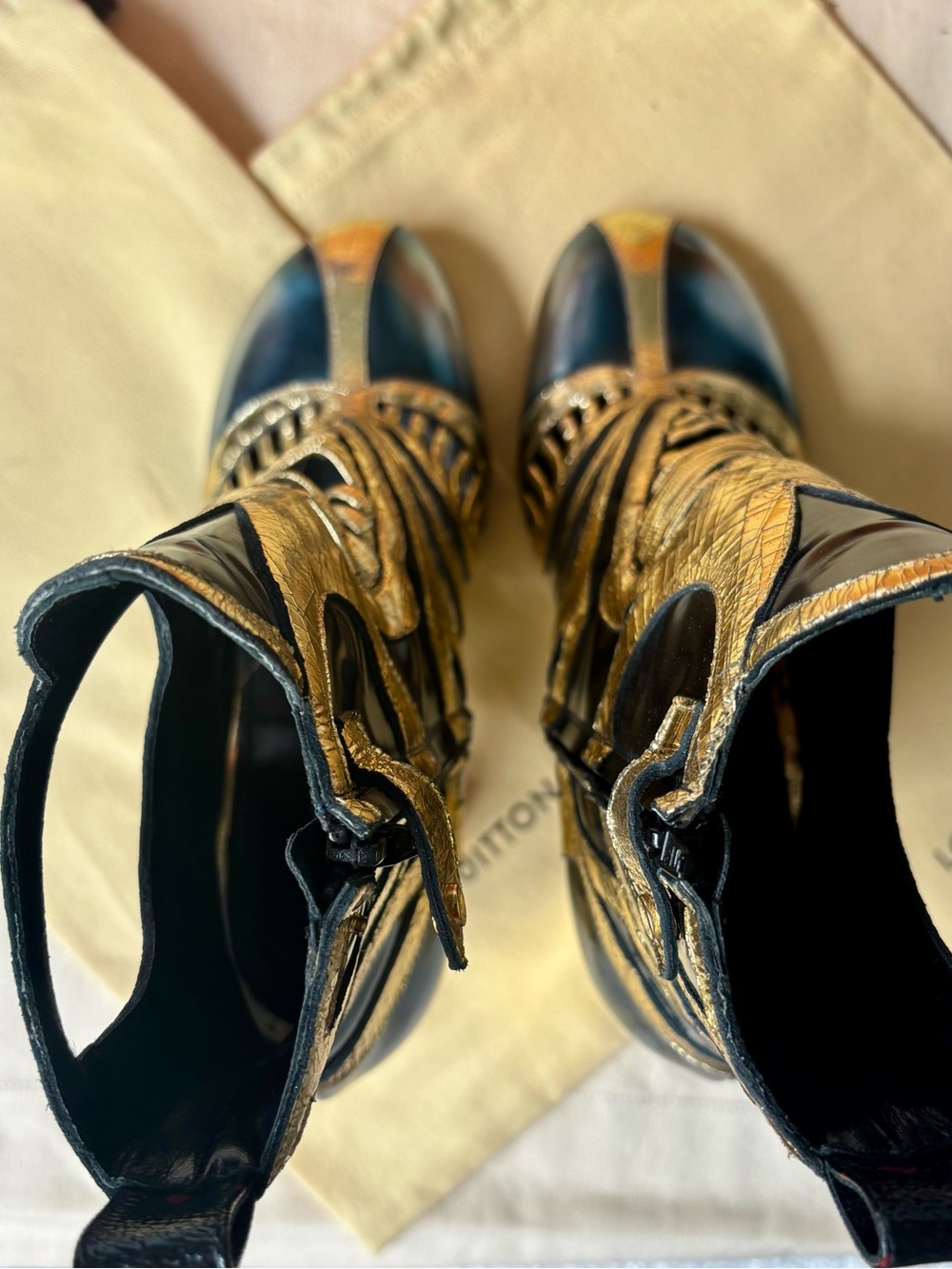 Louis Vuitton Queen Of Hearts Boots. 2015 Paris Runway Collection. Rare find. - Picture 9 of 12